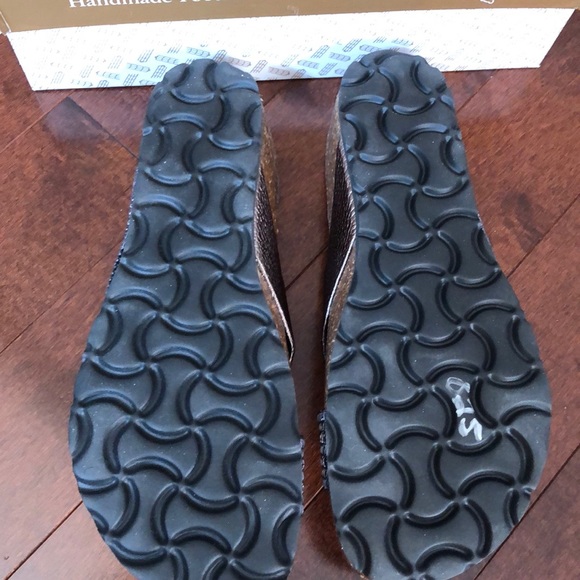 Italian Shoemakets Pewter Sandals - Picture 2 of 3